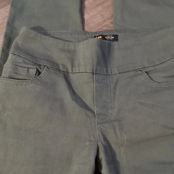 Lee jeans, Women's sz 9, olive green, EUC. 2 for $30 - Picture 2 of 6